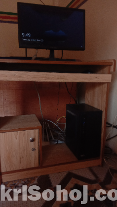 একটি কম্পিউটার (ডেস্ক সহ) বিক্রয় হইবে (৫ মাস ব্যবহৃত)